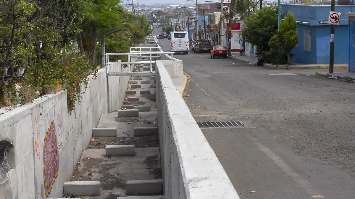 Habitantes piden mantener limpios los drenes de la zona oriente.